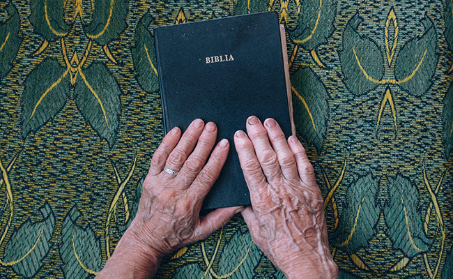 world's oldest person hands Bible